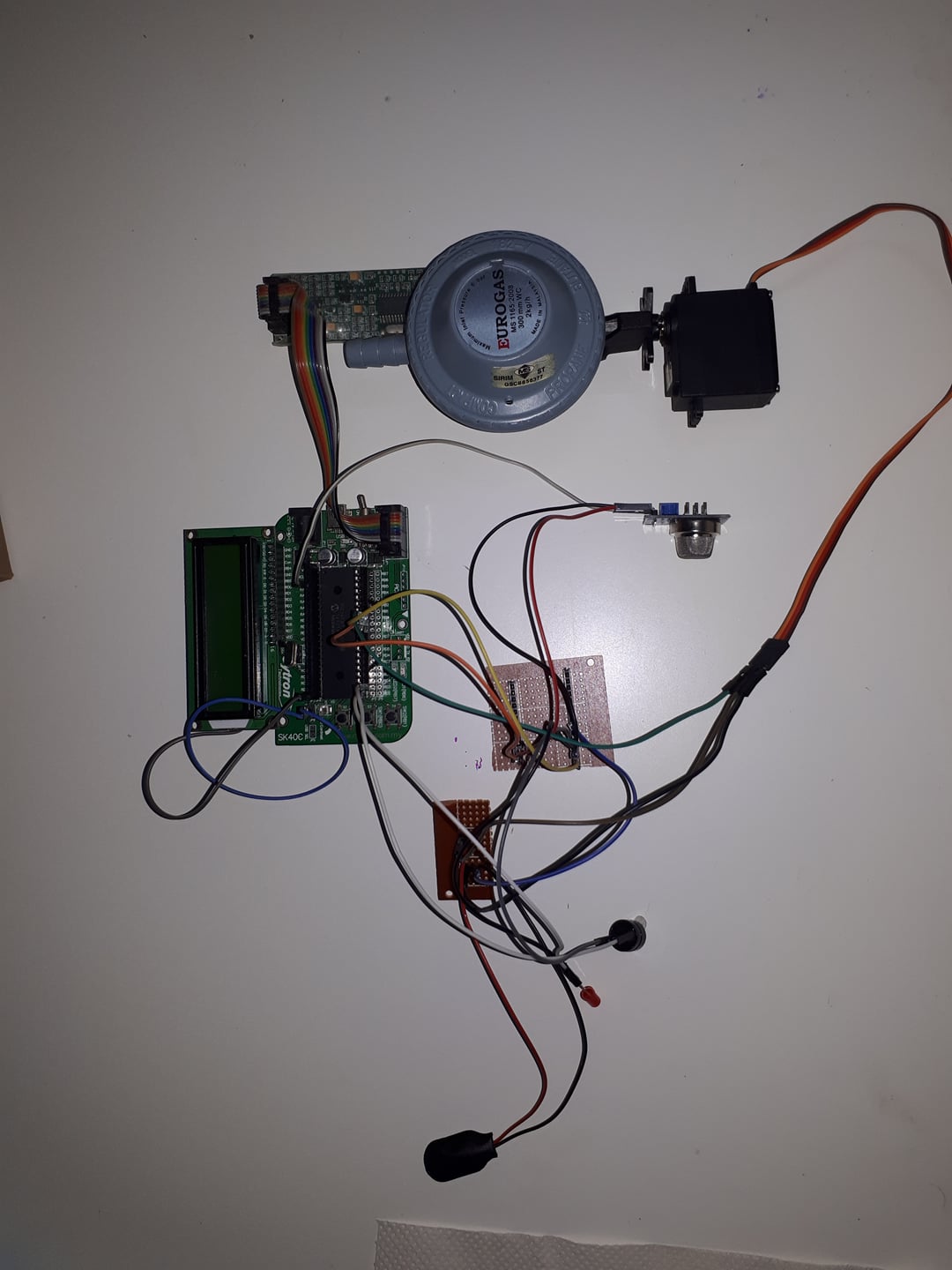 Projek Elektronik-Gas Alarm With Cut Off System (PIC)